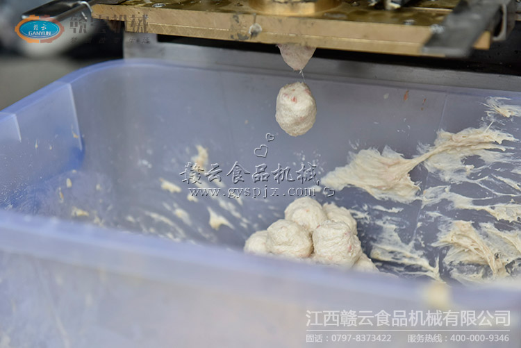 120型肉丸成型機(jī)成型出來的面粉肉丸