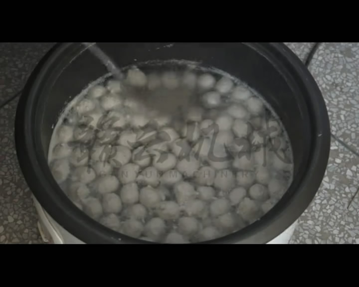 �����������~��C